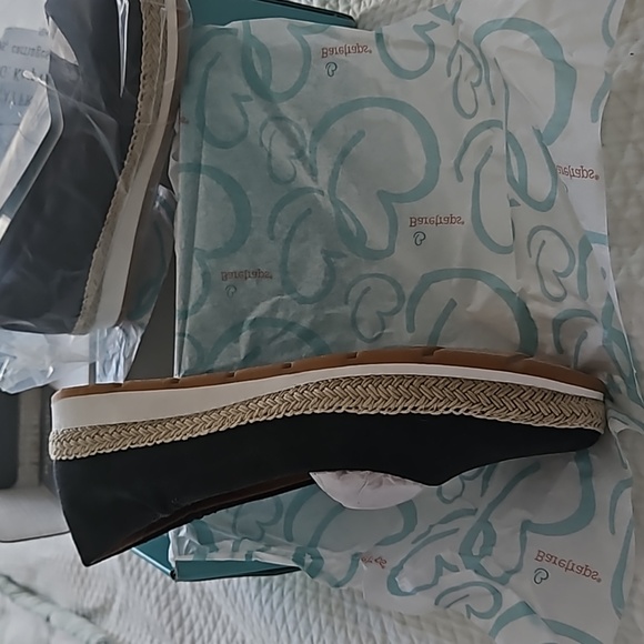 Black Canvas Flats BareTraps 6.5 M - Picture 3 of 6